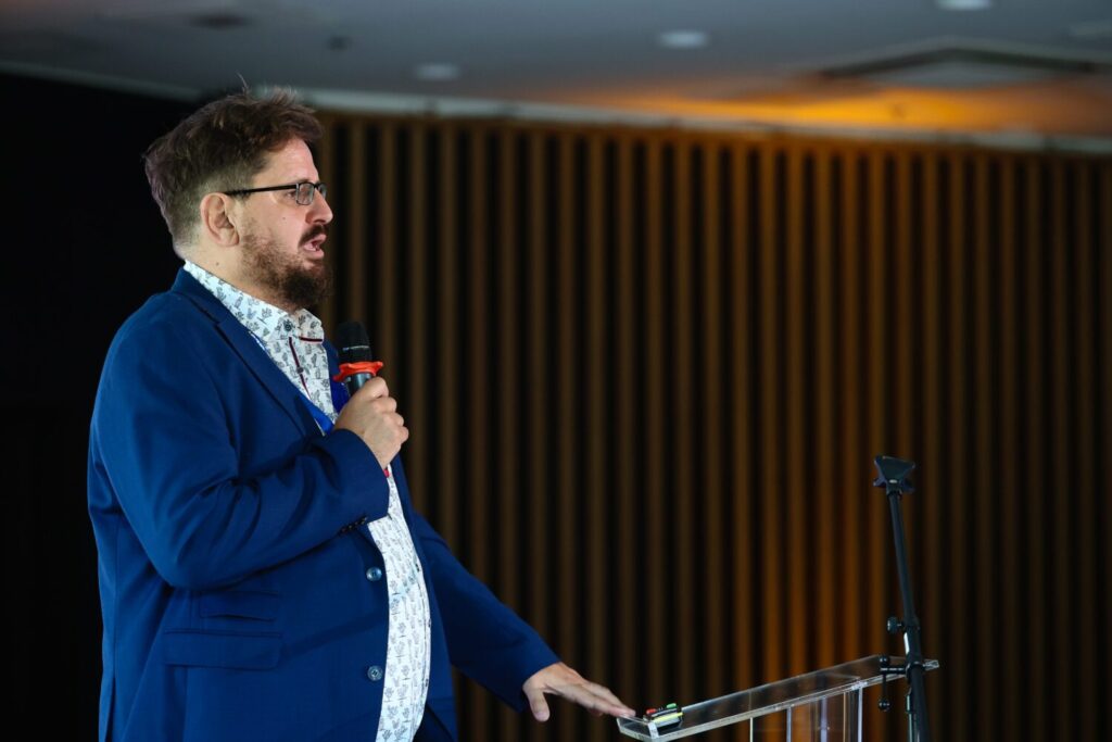 Pogátsa Zoltán: „Aki mobiltelefonról rendel, az abban a környezetben él, ahol minden azonnal megtörténik” pogátsa zoltán: „aki mobiltelefonról rendel, az abban a környezetben él, ahol minden azonnal megtörténik”